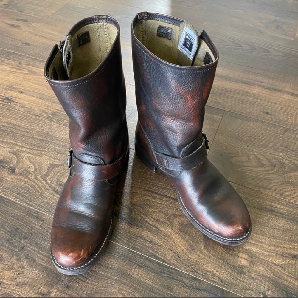 Re-poshing, only because they didn’t fit. Not worn since purchase.